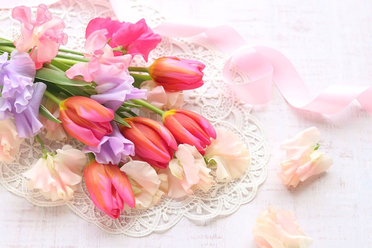 本数で変わる！】チューリップの花言葉は？ | FLOWER｜かわいい花束を