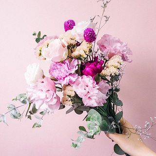 ブーケイメージ　※仕入れの都合により、一部写真と異なる色や品種をお届けする場合があります