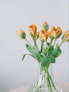 大きめの花器にどっさり活けて（使用花器：ファゴット）。