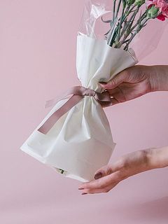 保水してラッピングした状態でお届けします。