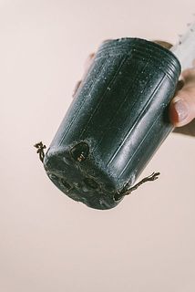 ポットから根が飛び出している場合がございます。