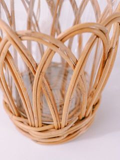 天然素材を使用したハンドメイド品のため、形の歪みやサイズ/色味の濃淡など一つひとつ個体差があります。