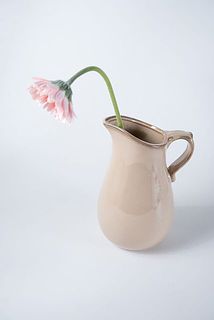 ガーベラの特性でおじぎしている花もありますが品質に問題はありません。紙できゅっと巻いてから水揚げしてみて。