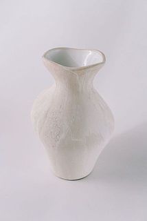 手に取ると滑らかでひんやりした質感。