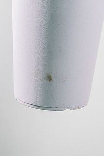 ポットに土の汚れがある場合がございます。優しく拭き取ってください。