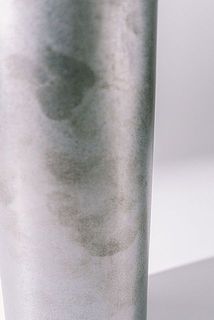 触ると皮脂がつきやすい特性があります。ご了承ください。