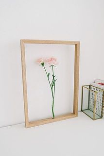 壁掛けではなく、立て掛けるのもおすすめ。