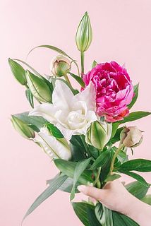 開花状況には個体差があります。固い蕾だったり、お届けまでに開花が進んでいる場合も。