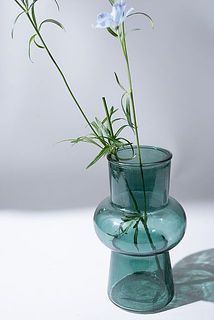 真ん中に丸みがあるので、小花もバランスよくまとまります。