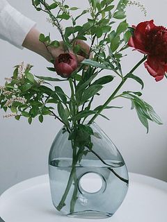 枝物と合わせてもおしゃれに。
