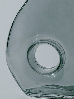 中央の丸い穴が飾りやすさの秘訣。