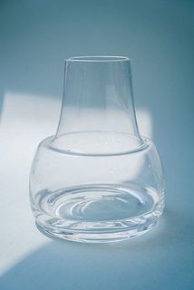 下側に丸みがあるので、花とのバランスをとりやすいです。