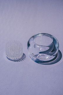 器から取り外して剣山だけでも使用できます。