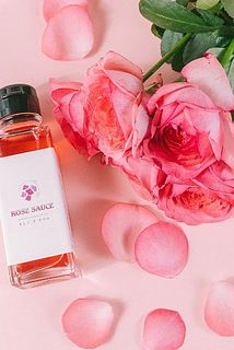 バラのシロップと香りバラのブーケをセットでお届け🌹🍸