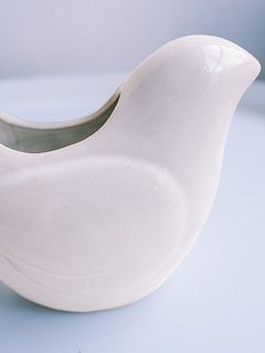 釉薬の影響で、小さな斑点が入る可能性がございます。