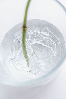 ガラスの隙間に差し込んでいただくとしっかり止まります。
