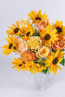 混ぜて飾ってもかわいい🌻🌹