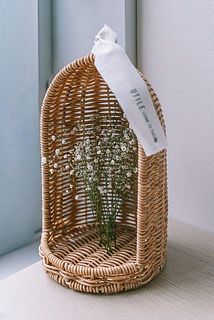 ドライになるお花を編み目の隙間に挿してもかわいい。