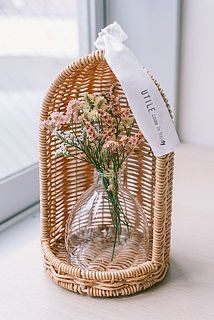 FLOWERのオリジナル花器もぴったり。