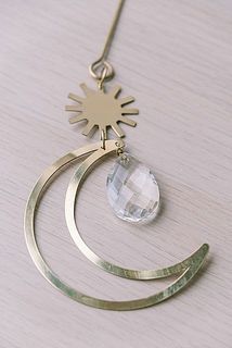 金色のパーツは真鍮素材です。経年変化もお楽しみください。