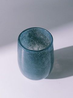 口径約9.5cm。切り戻したブーケをそのまま入れられます。