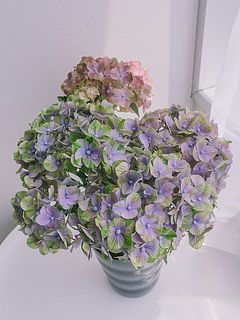 花の色味はおまかせになります。