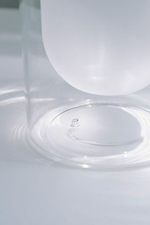 製法上の都合で中に突起のようなものがついています。ご了承ください。