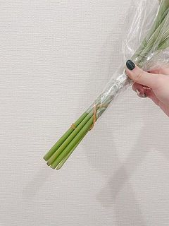産直のクルクマは保水せずにお届けするので、受け取り後すぐに水揚げをお願いします。