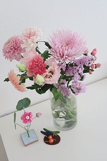 花器に飾った様子。