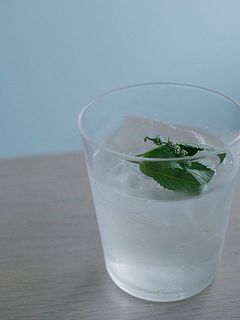 シロップは、冷たいお水はもちろん、炭酸水やお湯で割っても美味しい！