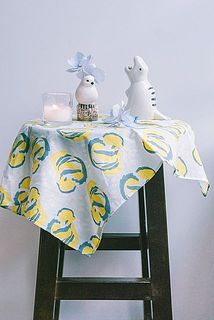 テーブルに敷いたりカゴに結んでも🍋