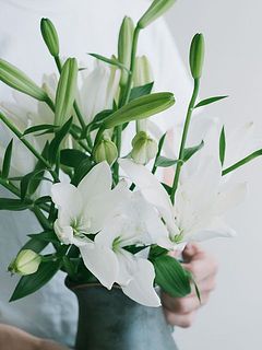 下から順に開花します。しっとりした質感の花びら。