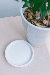陶器の器、受け皿付き