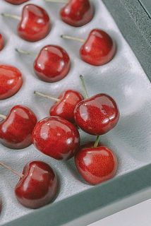 実が配送の揺れにより少し動いてしまう場合がございます。