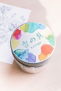 特別な塗り絵とセットでお届け。