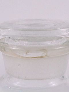 メディシンボトルには一部変色がある場合がございます。