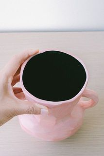 上から見ると楕円形です。