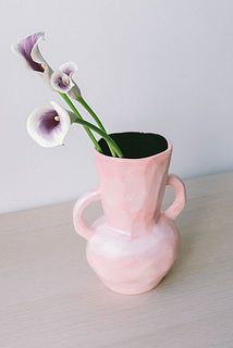 カラーのように自由なお花を飾ると立体感が出てきます。