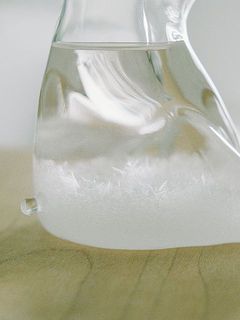結晶の状態で天気の変化を感じられます。