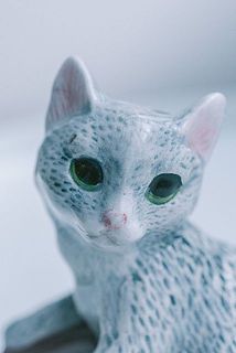 職人の手作業のため、鼻の部分の色の濃さや塗り方に個体差がございます。