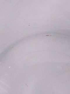 フラワーベースには製造の都合上、気泡が擦れの跡がある場合がございます。ご了承ください。