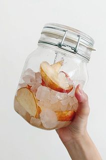 氷砂糖がすべて溶けたら完成です。おたのしみに。