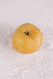 「あいみずき」は愛知県オリジナル品種の梨。新品種の「瑞月」のうち、基準を満たした高品質の果実のみ「あいみずき」の名前で販売されているそう。キャッチフレーズは「愛らしく、瑞々しく。」