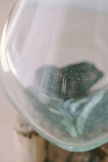 細かな気泡が入るデザインです。