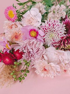 ピンク系の菊を主役におまかせでセレクトします🎀