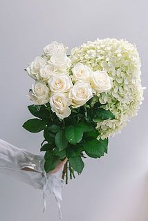 紫陽花の大きさや色味には個体差があります。