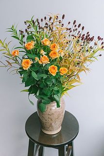 スプレーバラにはお花が付いていない茎があることも。生産者さんの方で剪定された名残です。品質に問題はありません。