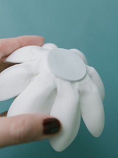 職人による手作りのため、裏面に凹凸や傷が見られる場合がございます。予めご了承ください。