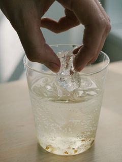 炭酸水で割って飲んでみて。