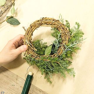 裏側に葉っぱがない方が飾りやすいです！